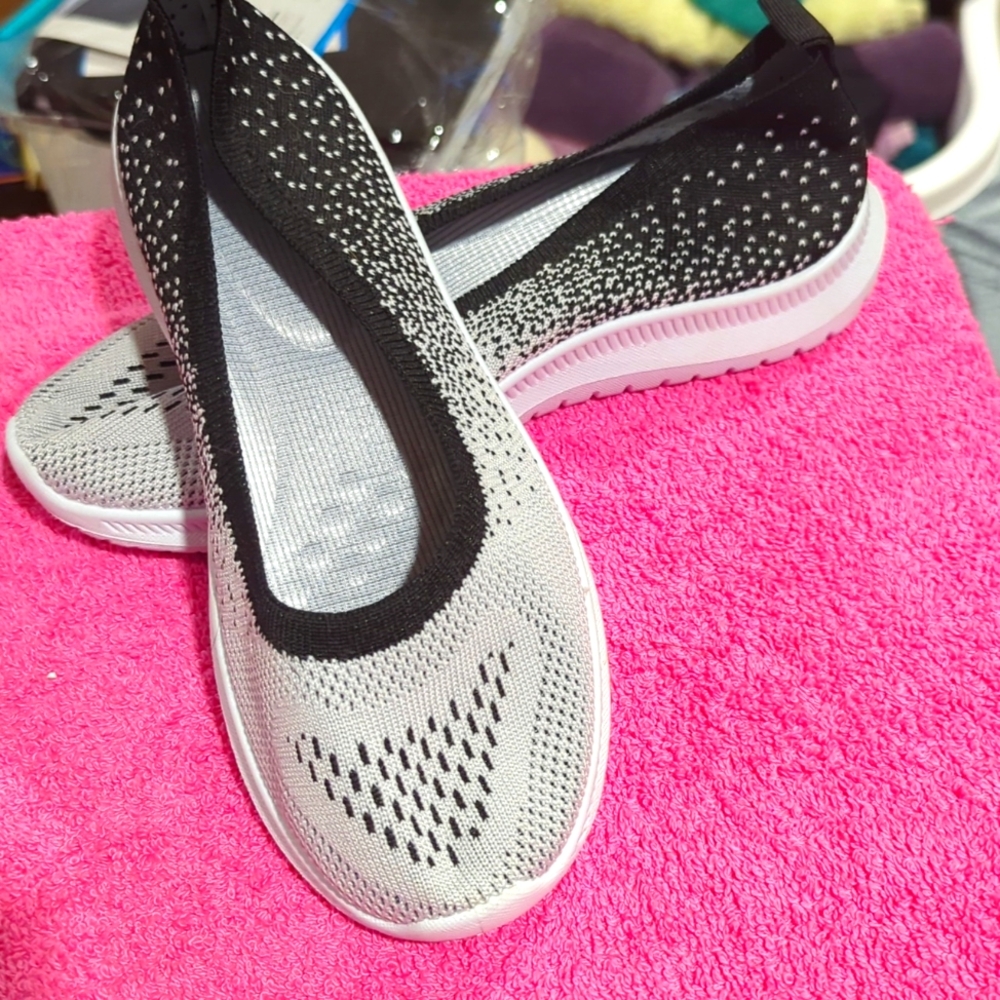 NWOT Just Fab slip on shoes. Size 7